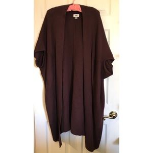 Long, short-sleeved sweater